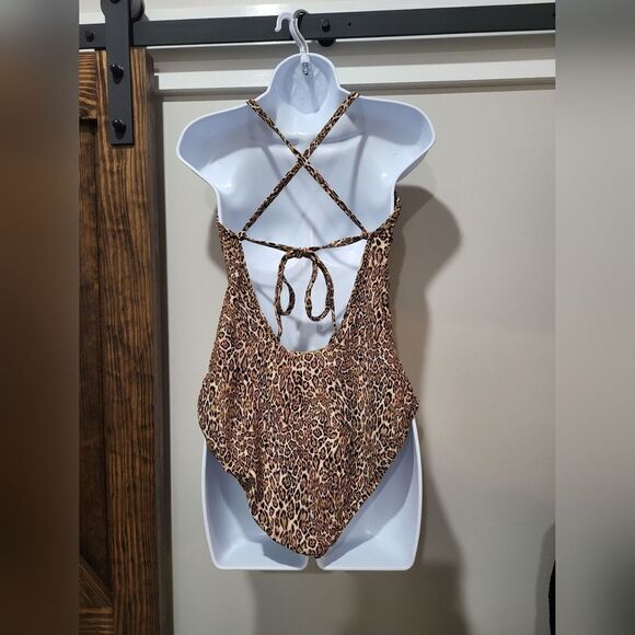 BAR III Women's Bonita Cheetah X-Back One-Piece Swimsuit NWOT size Large - Picture 4 of 5